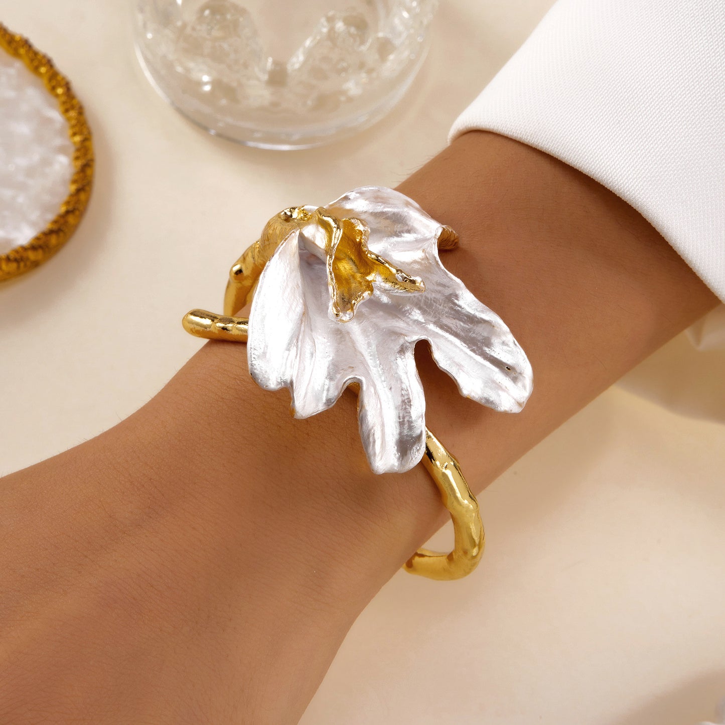 European American Hot Selling Bracelet, Exaggerated Metal Color Block Flower Horseshoe Lily Of The Valley Opening Bangle