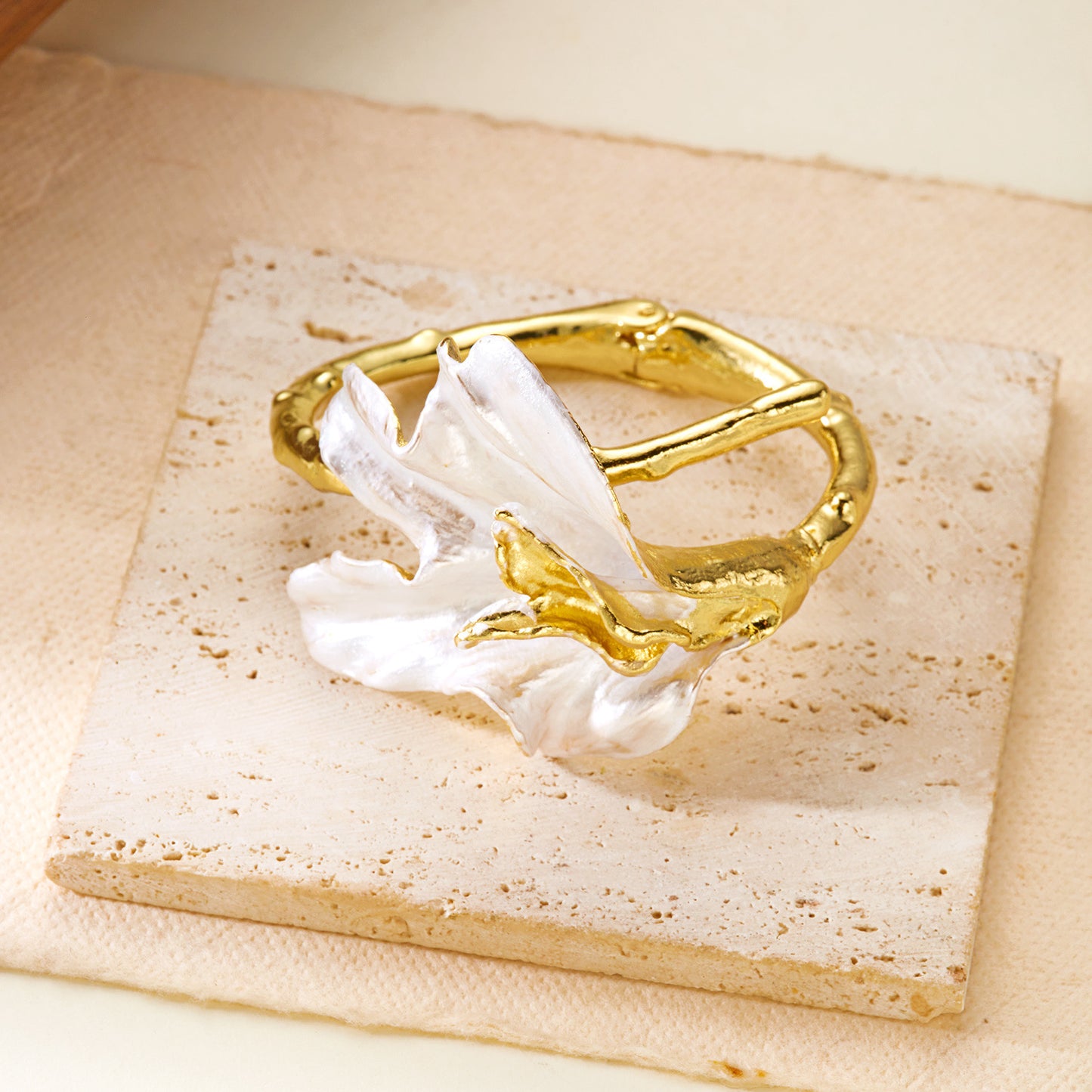 European American Hot Selling Bracelet, Exaggerated Metal Color Block Flower Horseshoe Lily Of The Valley Opening Bangle